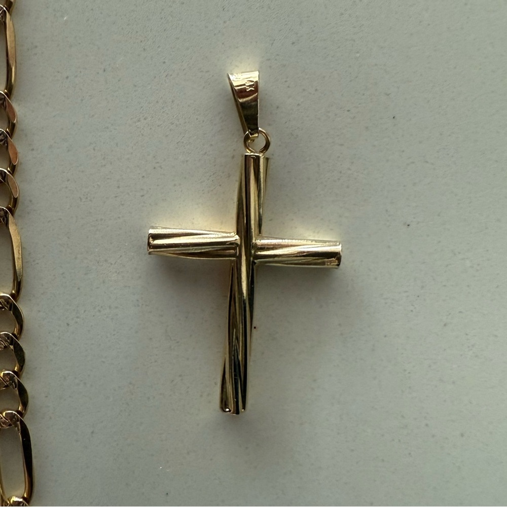 Elegant Gold Cross Pendant Necklace